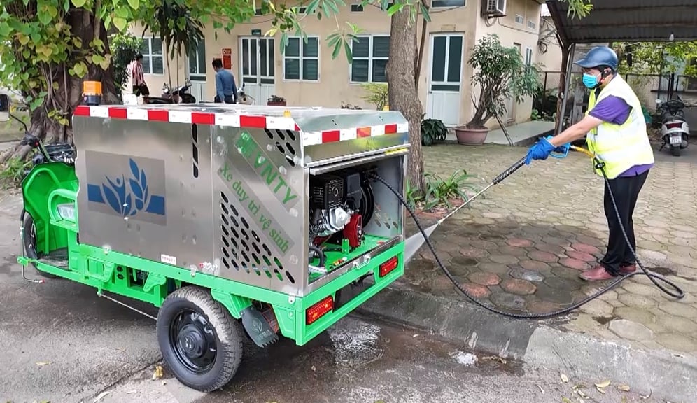 Xe có hiệu suất gấp 5 lần rửa thủ công chỉ với 1 người thao tác. Ảnh: VNTY. Xe có hiệu suất gấp 5 lần rửa thủ công chỉ với 1 người thao tác. Ảnh: VNTY.