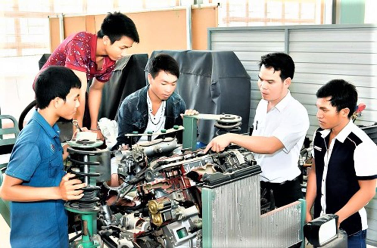 Hà Nội đổi mới đào tạo nghề cho lao động nông thôn. Ảnh: Tạp chí con số sự kiện. Hà Nội đổi mới đào tạo nghề cho lao động nông thôn. Ảnh: Tạp chí con số sự kiện.