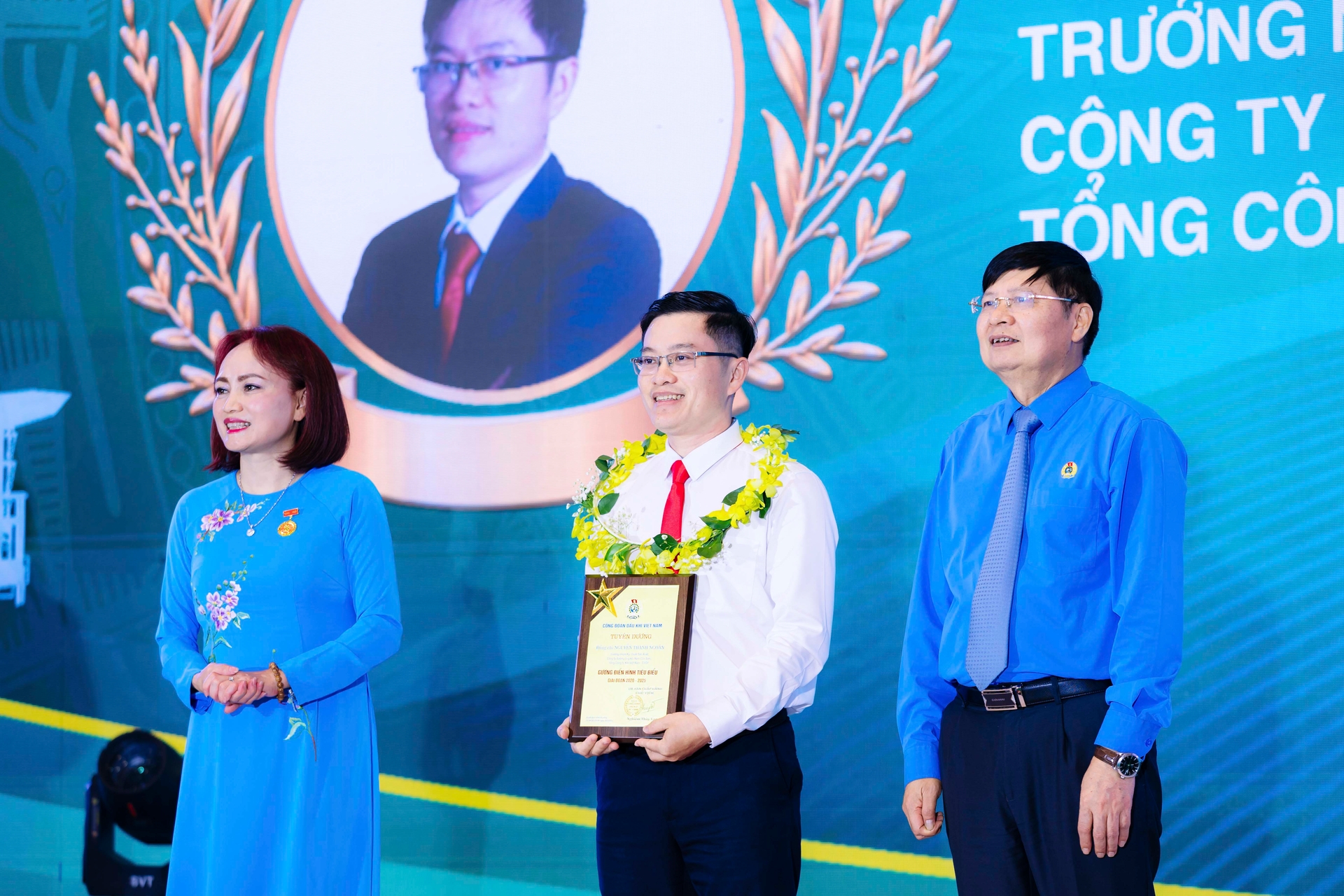 Nguyễn Thanh Ngoãn được vinh danh Gương điển hình tiêu biểu. Ảnh: PV. Nguyễn Thanh Ngoãn được vinh danh Gương điển hình tiêu biểu. Ảnh: PV.