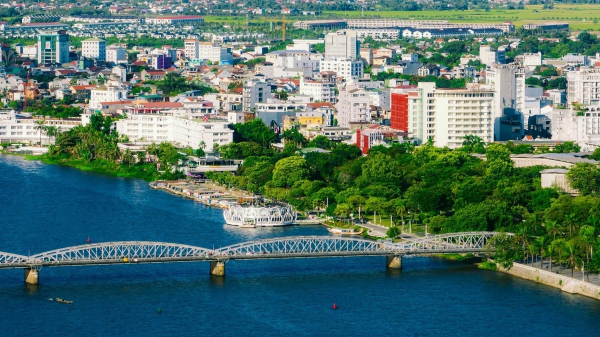 Tốc độ tăng trưởng kinh tế (GRDP) của TP Huế 6 tháng đầu năm ước đạt 9,39%, thành phố cũng có hơn 600 doanh nghiệp tạm ngưng hoạt động. Ảnh: V.D. Tốc độ tăng trưởng kinh tế (GRDP) của TP Huế 6 tháng đầu năm ước đạt 9,39%, thành phố cũng có hơn 600 doanh nghiệp tạm ngưng hoạt động. Ảnh: V.D.