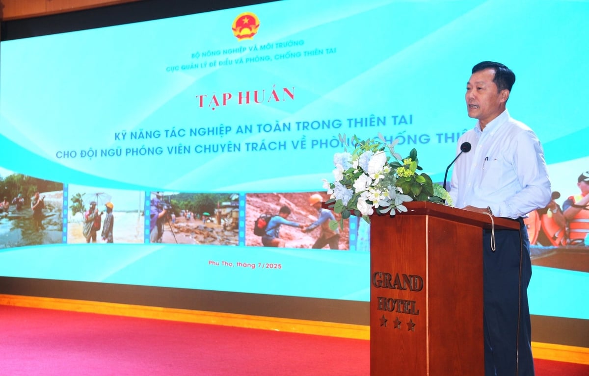Phó Cục trưởng Cục Quản lý đê điều và Phòng chống thiên tai Nguyễn Văn Tiến phát biểu khai mạc Chương trình. Ảnh: Phạm Hiếu.