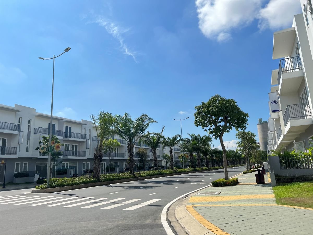 Được ghi nhận tăng trưởng trong những năm qua, nhưng thực tế hiện nay phân khúc shophouse chưa thực sự phát huy vai trò tạo ra dòng tiền kinh doanh cho chủ nhà. Ảnh: Thục Vy. Được ghi nhận tăng trưởng trong những năm qua, nhưng thực tế hiện nay phân khúc shophouse chưa thực sự phát huy vai trò tạo ra dòng tiền kinh doanh cho chủ nhà. Ảnh: Thục Vy.