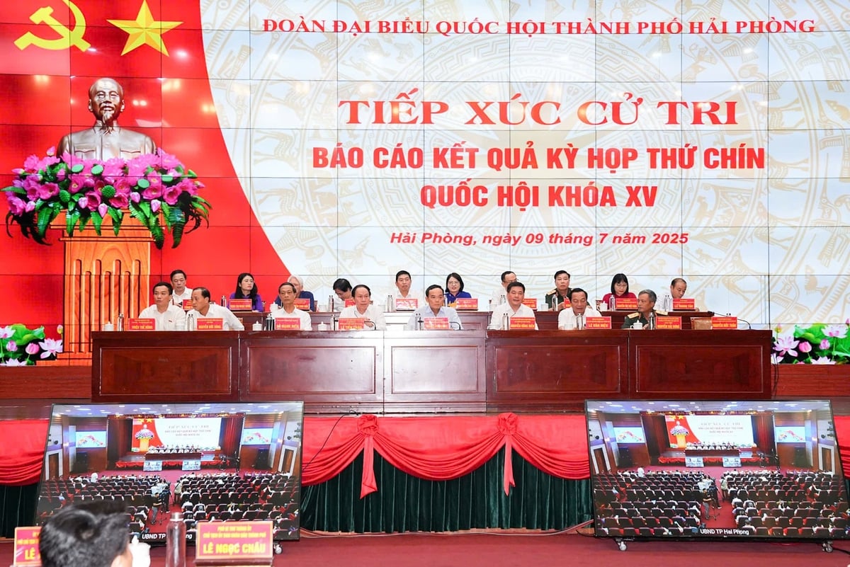 Ông Trần Lưu Quang, Trưởng Ban Chính sách chiến lược Trung ương và các đại biểu Quốc hội Hải Phòng tiếp xúc cử tri báo cáo kết quả Kỳ họp thứ 9 Quốc hội khóa XV. Ảnh: Đàm Thanh. Ông Trần Lưu Quang, Trưởng Ban Chính sách chiến lược Trung ương và các đại biểu Quốc hội Hải Phòng tiếp xúc cử tri báo cáo kết quả Kỳ họp thứ 9 Quốc hội khóa XV. Ảnh: Đàm Thanh.