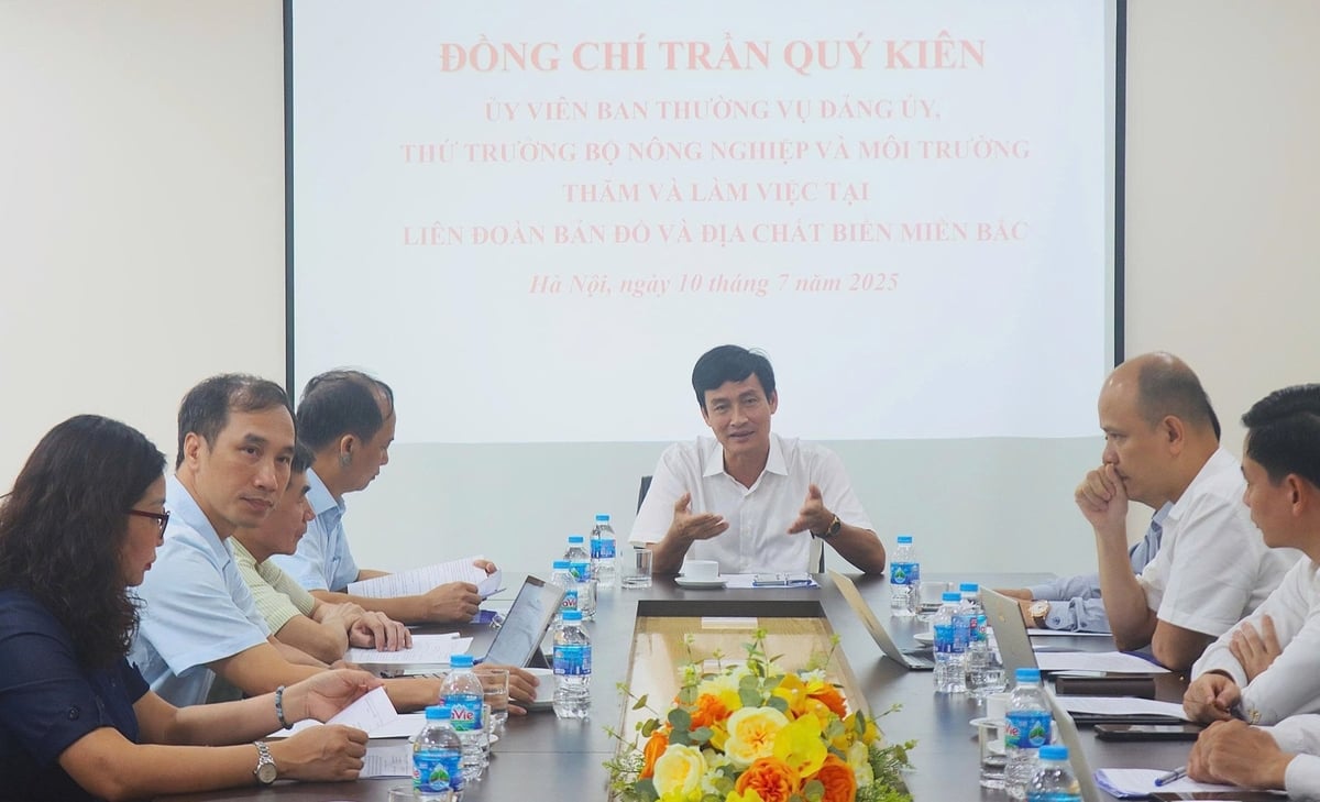 Thứ trưởng Bộ Nông nghiệp và Môi trường Trần Quý Kiên phát biểu chỉ đạo tại buổi làm việc. Ảnh: Mai Đan. Thứ trưởng Bộ Nông nghiệp và Môi trường Trần Quý Kiên phát biểu chỉ đạo tại buổi làm việc. Ảnh: Mai Đan.