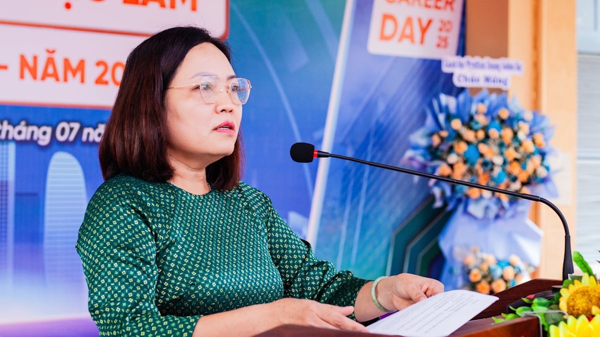 Bà Nguyễn Thị Thu Hương - Phó Giám đốc Sở Nội vụ Đà Nẵng phát biểu tại Ngày hội việc làm 2025. Ảnh: Phạm Huy. Bà Nguyễn Thị Thu Hương - Phó Giám đốc Sở Nội vụ Đà Nẵng phát biểu tại Ngày hội việc làm 2025. Ảnh: Phạm Huy.