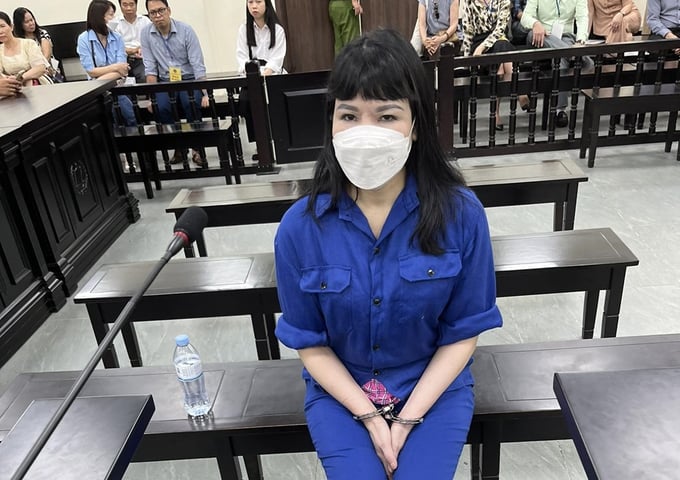 Bị cáo Vũ Thị Thu Nhung tại tòa. Ảnh: TL. Bị cáo Vũ Thị Thu Nhung tại tòa. Ảnh: TL.