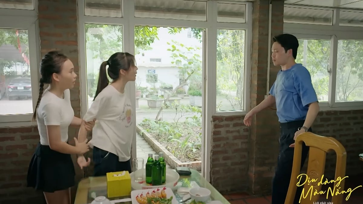 Xuân kịp giải nguy cho em gái. Ảnh CMH Xuân kịp giải nguy cho em gái. Ảnh CMH