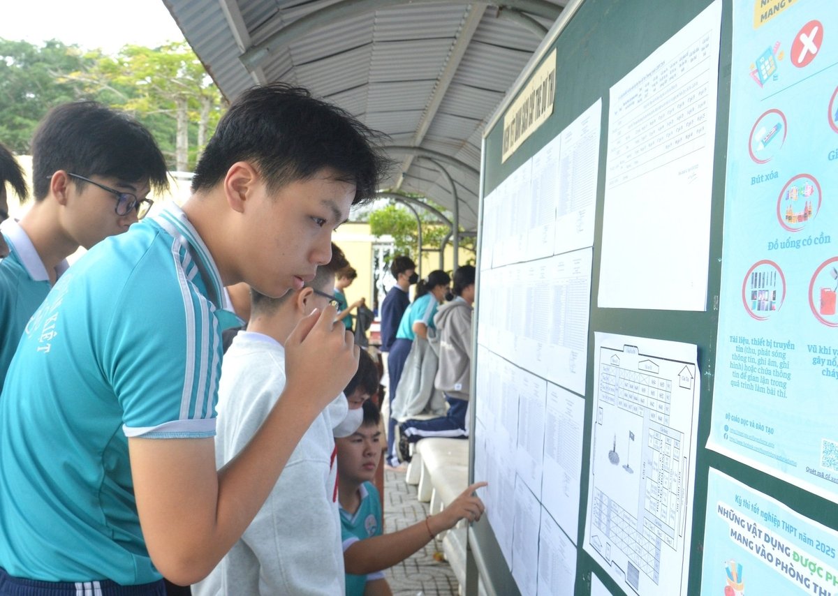 Nội dung tuyên truyền về phòng chống tác hại của thuốc lá được Đoàn TNCS Hồ Chí Minh Trường THCS và THPT Võ Văn Kiệt đưa lên trang Fanpage của trường, dán ở bảng tin sân trường để các em học sinh dễ dàng tiếp cận hàng ngày. Ảnh: Trung Chánh. Nội dung tuyên truyền về phòng chống tác hại của thuốc lá được Đoàn TNCS Hồ Chí Minh Trường THCS và THPT Võ Văn Kiệt đưa lên trang Fanpage của trường, dán ở bảng tin sân trường để các em học sinh dễ dàng tiếp cận hàng ngày. Ảnh: Trung Chánh.