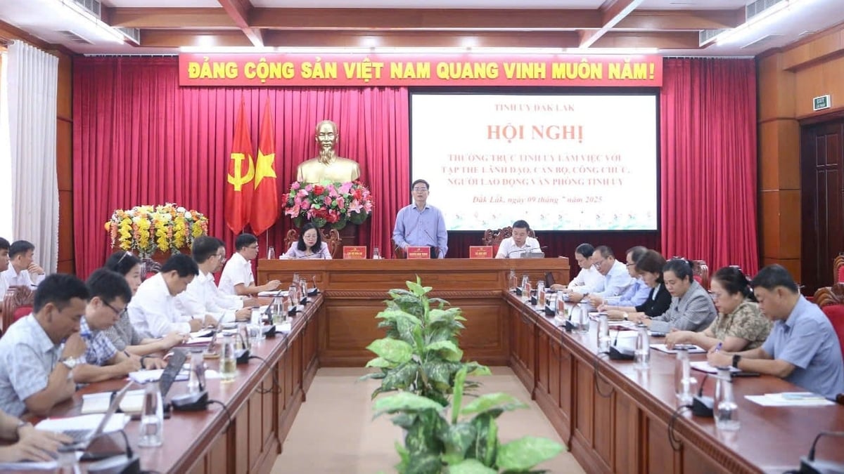 Bí thư Tỉnh ủy Đắk Lắk Nguyễn Đình Trung phát biểu chỉ đạo hội nghị. Ảnh: T.T. Bí thư Tỉnh ủy Đắk Lắk Nguyễn Đình Trung phát biểu chỉ đạo hội nghị. Ảnh: T.T.