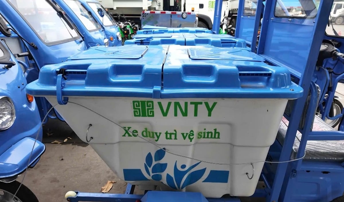 Thùng rác được thiết kế kín, có nắp đậy, đảm bảo vệ sinh môi trường trong quá trình thu gom. Ảnh: VNTY. Thùng rác được thiết kế kín, có nắp đậy, đảm bảo vệ sinh môi trường trong quá trình thu gom. Ảnh: VNTY.