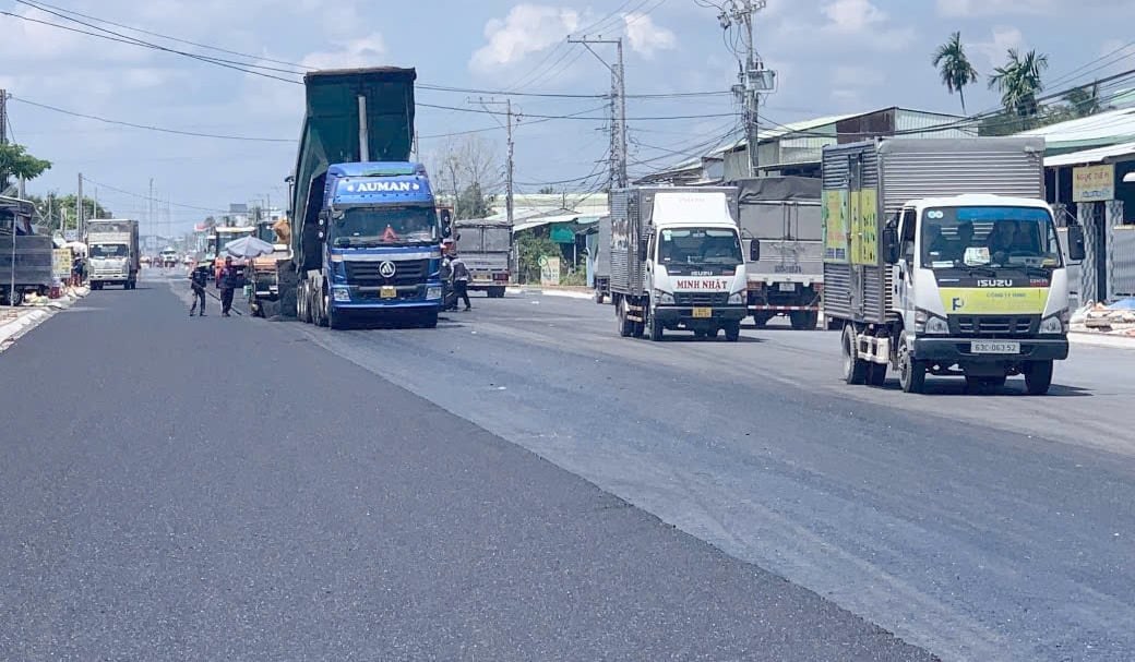 Đường dẫn lên cầu Rạch Miễu 2 dần hoàn thiện. Ảnh: Thanh Bạch. Đường dẫn lên cầu Rạch Miễu 2 dần hoàn thiện. Ảnh: Thanh Bạch.