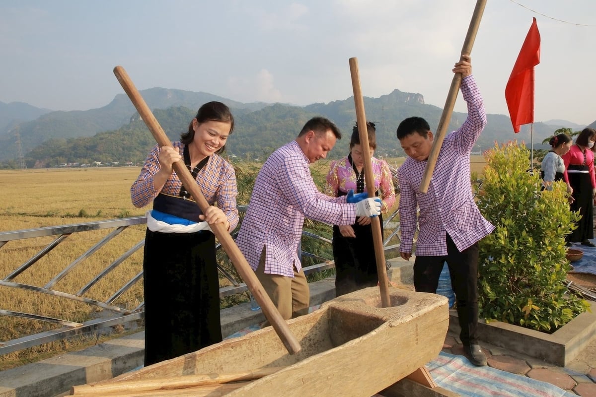 Những trải nghiệm văn hóa của các dân tộc là điểm khiến du khách yêu thích. Ảnh: Vạn Tâm Những trải nghiệm văn hóa của các dân tộc là điểm khiến du khách yêu thích. Ảnh: Vạn Tâm