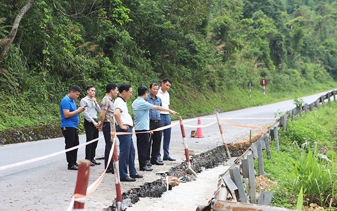 Phó Chủ tịch UBND tỉnh Phan Thế Tuấn trực tiếp kiểm tra các điểm sạt lở tại đường ĐH 84 và Quốc lộ 279 cùng các sở, ngành và các đơn vị liên quan. Ảnh: Cổng thông tin tỉnh Bắc Ninh. Phó Chủ tịch UBND tỉnh Phan Thế Tuấn trực tiếp kiểm tra các điểm sạt lở tại đường ĐH 84 và Quốc lộ 279 cùng các sở, ngành và các đơn vị liên quan. Ảnh: Cổng thông tin tỉnh Bắc Ninh.
