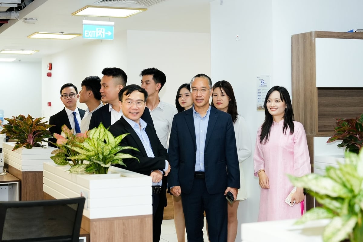 Đại diện TUV NORRD Việt Nam tham quan trụ sở Meey Group. Ảnh: Meey Group. Đại diện TUV NORRD Việt Nam tham quan trụ sở Meey Group. Ảnh: Meey Group.