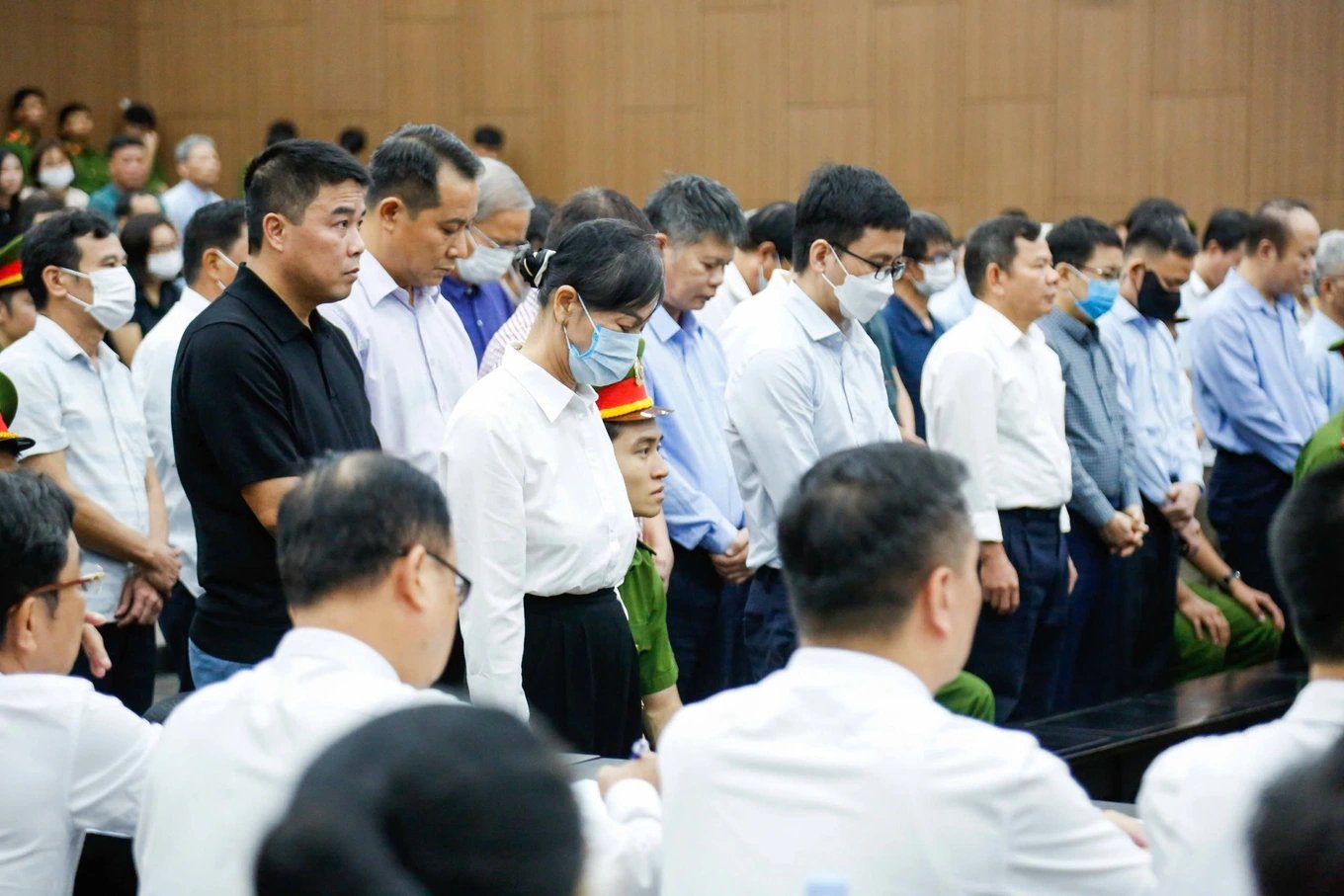Bị cáo Nguyễn Văn Hậu (mặc áo đen) tại phiên tòa sáng ngày 11/7. Ảnh: Minh Anh/Báo Dân trí. Bị cáo Nguyễn Văn Hậu (mặc áo đen) tại phiên tòa sáng ngày 11/7. Ảnh: Minh Anh/Báo Dân trí.