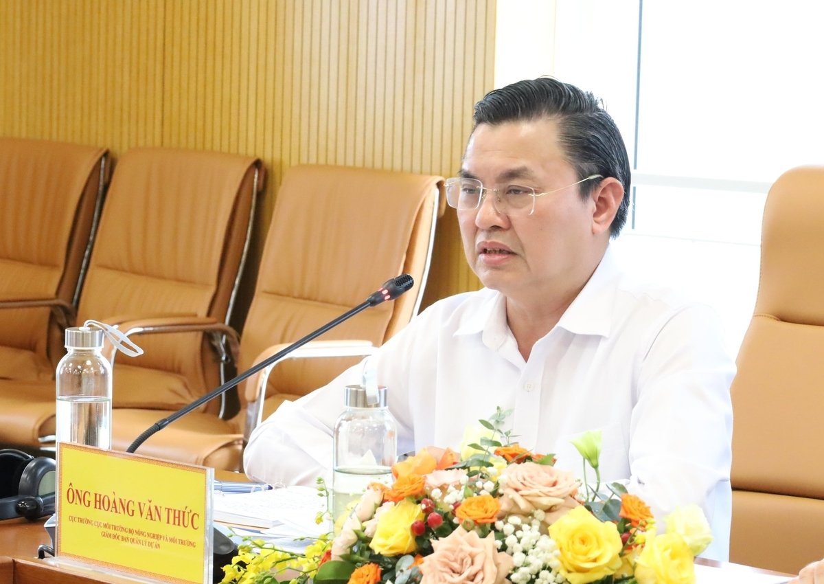 Cục trưởng Cục Môi trường Hoàng Văn Thức cho biết, cần chú trọng đến nghiên cứu chất thay thế và cơ chế tài chính hỗ trợ doanh nghiệp xanh hóa sản xuất. Ảnh: Hoàng Hiền.