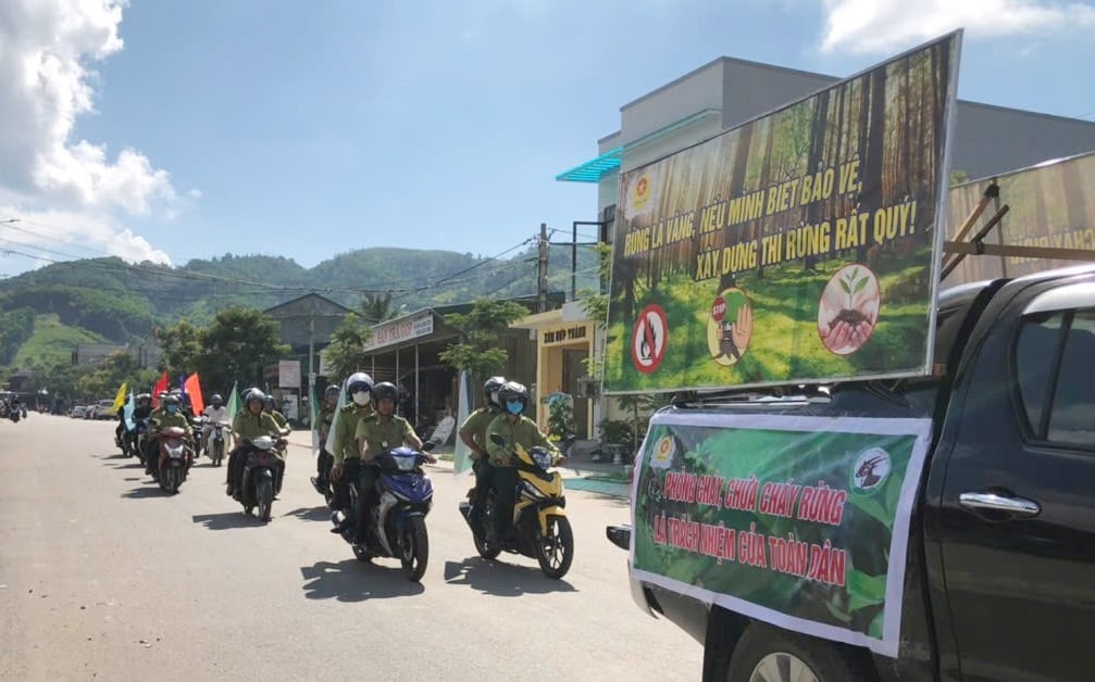 Thời gian tới, Hạt Kiểm lâm khu vực A Lưới cho biết sẽ tiếp tục đẩy mạnh công tác tuyên truyền, phổ biến chính sách pháp luật cho cán bộ, người dân tại các địa phương về công tác PCCCR. Ảnh: V.D. Thời gian tới, Hạt Kiểm lâm khu vực A Lưới cho biết sẽ tiếp tục đẩy mạnh công tác tuyên truyền, phổ biến chính sách pháp luật cho cán bộ, người dân tại các địa phương về công tác PCCCR. Ảnh: V.D.