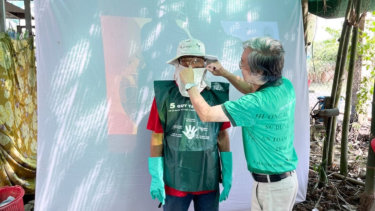 Nông dân tham gia Chương trình tập huấn nguyên tắc '4 đúng' và '5 nguyên tắc vàng' trong sử dụng nông dược tại Thanh Bình, Đồng Tháp. Ảnh: CropLife Việt Nam. Nông dân tham gia Chương trình tập huấn nguyên tắc '4 đúng' và '5 nguyên tắc vàng' trong sử dụng nông dược tại Thanh Bình, Đồng Tháp. Ảnh: CropLife Việt Nam.