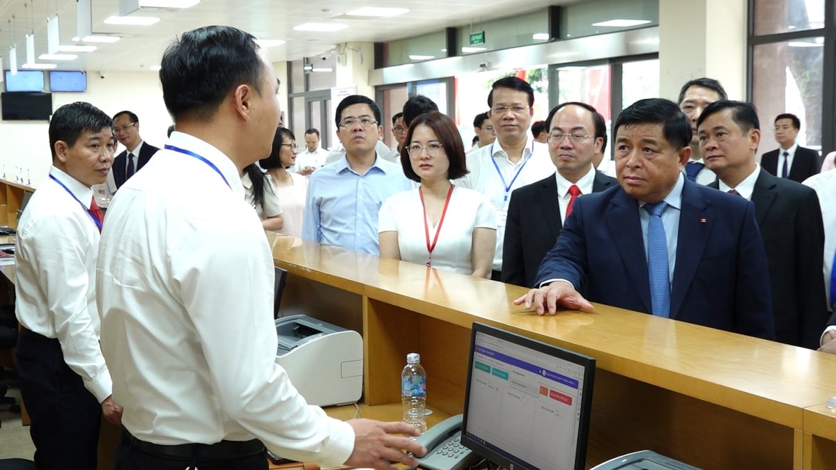 Phó Thủ tướng Chính phủ Nguyễn Chí Dũng kiểm tra công tác vận hành chính quyền địa phương hai cấp tại phường Phan Đình Phùng, tỉnh Thái Nguyên. Ảnh: Quang Linh. Phó Thủ tướng Chính phủ Nguyễn Chí Dũng kiểm tra công tác vận hành chính quyền địa phương hai cấp tại phường Phan Đình Phùng, tỉnh Thái Nguyên. Ảnh: Quang Linh.