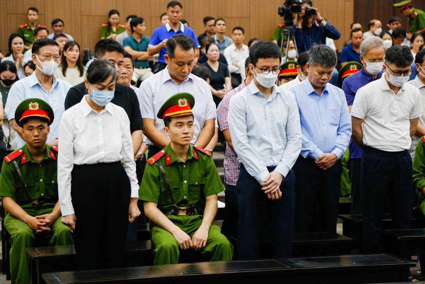 Các bị cáo tại phiên tòa sáng nay (11/7). Ảnh: Minh Anh/Báo Dân trí. Các bị cáo tại phiên tòa sáng nay (11/7). Ảnh: Minh Anh/Báo Dân trí.