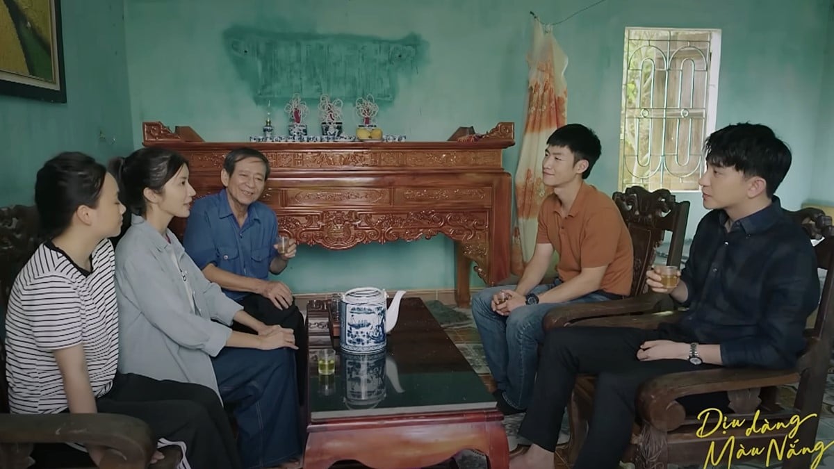 Xuân nhiệt tình mời Phong và Nghĩa ăn cơm cùng gia đình cô. Ảnh CMH