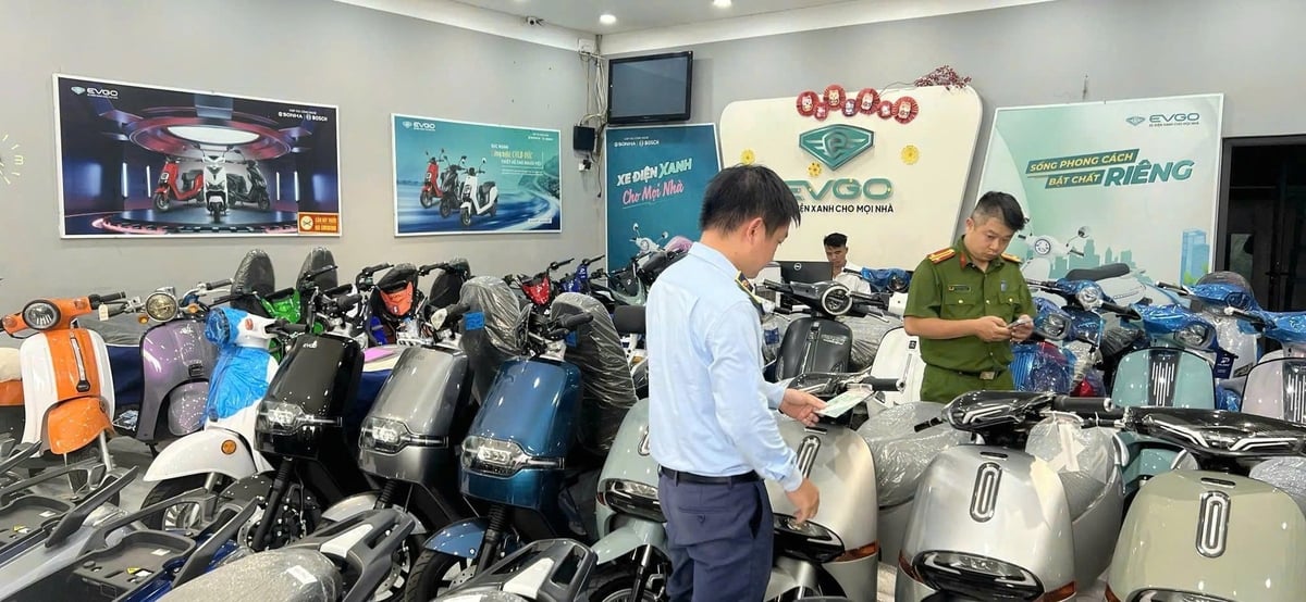 Đoàn kiểm tra phát hiện, tạm giữ nhiều xe máy điện nhãn hiệu NIJIA và một số xe nhãn hiệu khác có dấu hiệu nghi vấn là hàng giả. Ảnh: Cục Quản lý và Phát triển thị trường trong nước. Đoàn kiểm tra phát hiện, tạm giữ nhiều xe máy điện nhãn hiệu NIJIA và một số xe nhãn hiệu khác có dấu hiệu nghi vấn là hàng giả. Ảnh: Cục Quản lý và Phát triển thị trường trong nước.