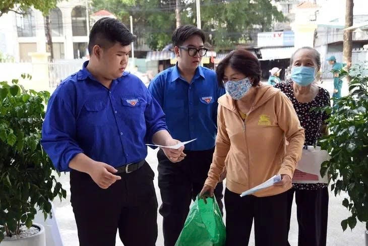 Đồng Nai triển khai 96 đội hình tình nguyện hỗ trợ người dân làm thủ tục hành chính. Ảnh: HP. Đồng Nai triển khai 96 đội hình tình nguyện hỗ trợ người dân làm thủ tục hành chính. Ảnh: HP.