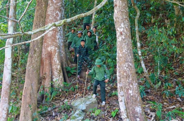 Cán bộ Ban Quản lý Khu Dự trữ thiên nhiên Mường Nhé tuần tra rừng. Ảnh: Hoàng Châu. Cán bộ Ban Quản lý Khu Dự trữ thiên nhiên Mường Nhé tuần tra rừng. Ảnh: Hoàng Châu.