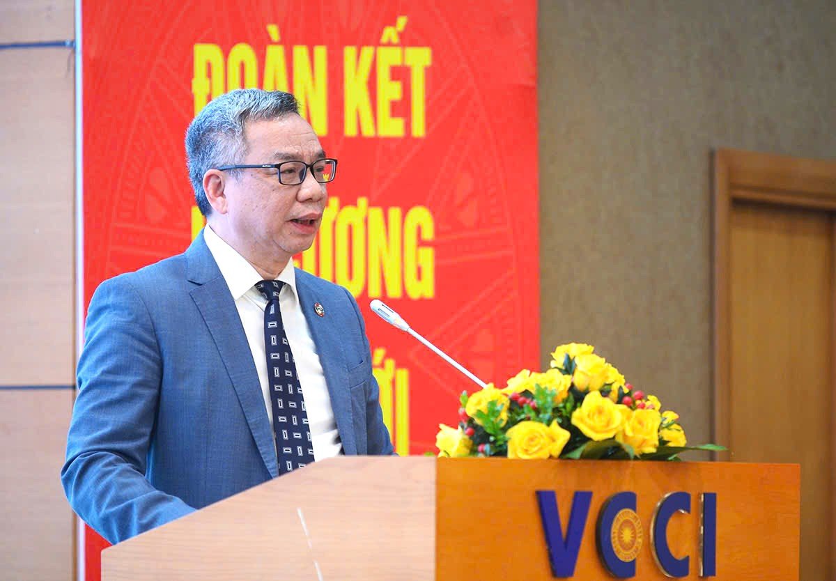 Ông Đào Trọng Khoa, Chủ tịch Hiệp hội Doanh nghiệp dịch vụ Logistics Việt Nam (VLA) phát biểu tại Diễn đàn. Ảnh: Trung Dũng. Ông Đào Trọng Khoa, Chủ tịch Hiệp hội Doanh nghiệp dịch vụ Logistics Việt Nam (VLA) phát biểu tại Diễn đàn. Ảnh: Trung Dũng.