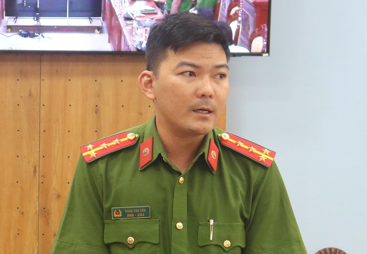 Báo cáo viên hướng dẫn thủ tục xóa đăng ký thường trú. Ảnh: VPUBND tỉnh. Báo cáo viên hướng dẫn thủ tục xóa đăng ký thường trú. Ảnh: VPUBND tỉnh.