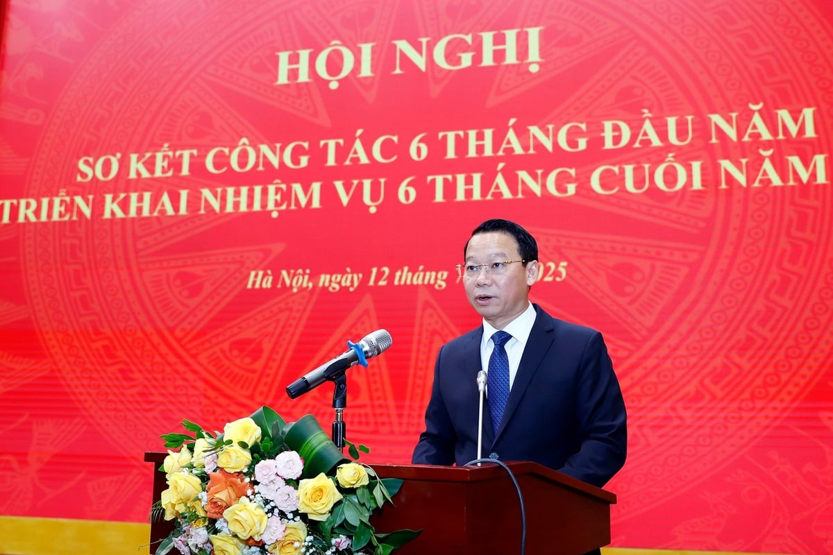 Bí thư Đảng ủy, Bộ trưởng Bộ NN-MT Đỗ Đức Duy nhấn mạnh: Mặc dù phải đảm nhiệm khối lượng công việc lớn trong điều kiện bộ máy tinh gọn, Đảng bộ Bộ vẫn hoàn thành tương đối toàn diện các mục tiêu, nhiệm vụ chính trị đặt ra trong 6 tháng đầu năm. Ảnh: Khương Trung. Bí thư Đảng ủy, Bộ trưởng Bộ NN-MT Đỗ Đức Duy nhấn mạnh: Mặc dù phải đảm nhiệm khối lượng công việc lớn trong điều kiện bộ máy tinh gọn, Đảng bộ Bộ vẫn hoàn thành tương đối toàn diện các mục tiêu, nhiệm vụ chính trị đặt ra trong 6 tháng đầu năm. Ảnh: Khương Trung.
