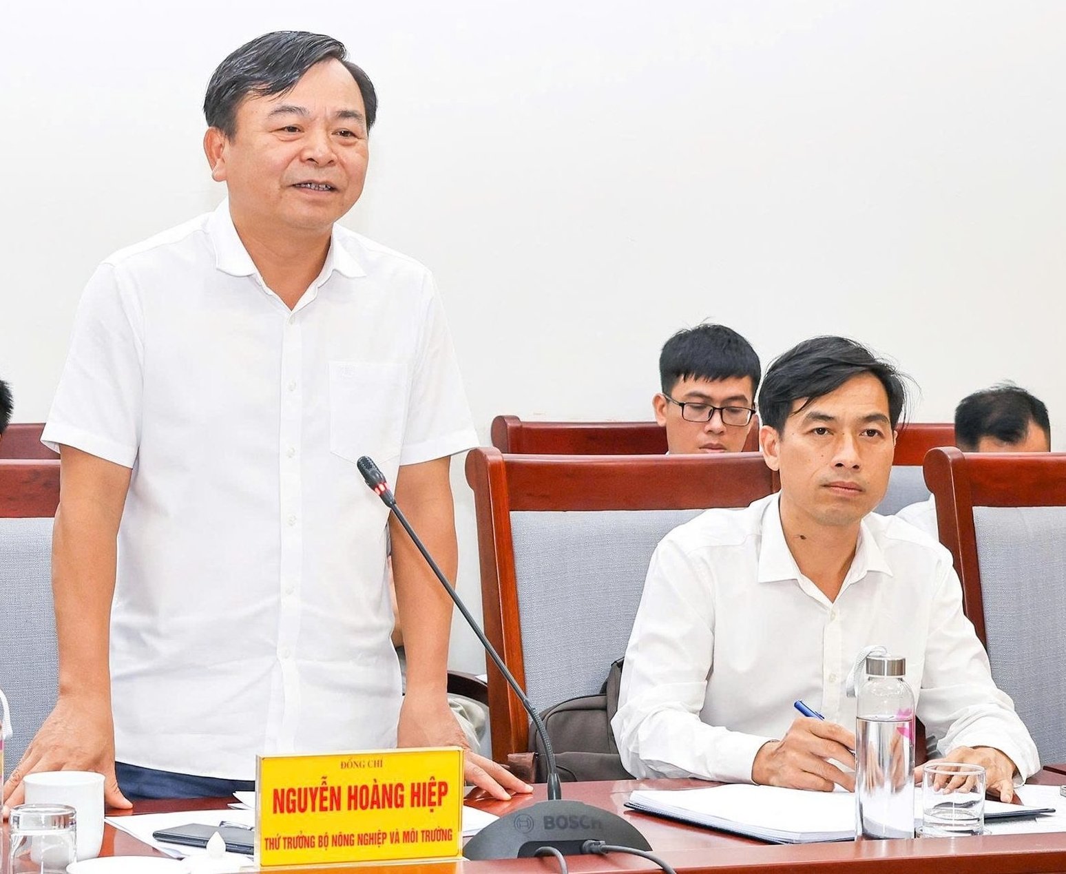 Thứ trưởng Nguyễn Hoàng Hiệp ghi nhận sự nỗ lực của tỉnh Nghệ An, đồng thời yêu cầu các bên liên quan tập trung hoàn thiện các hạng mục còn lại của dự án thủy lợi Bản Mồng. Ảnh: Việt Khánh. Thứ trưởng Nguyễn Hoàng Hiệp ghi nhận sự nỗ lực của tỉnh Nghệ An, đồng thời yêu cầu các bên liên quan tập trung hoàn thiện các hạng mục còn lại của dự án thủy lợi Bản Mồng. Ảnh: Việt Khánh.
