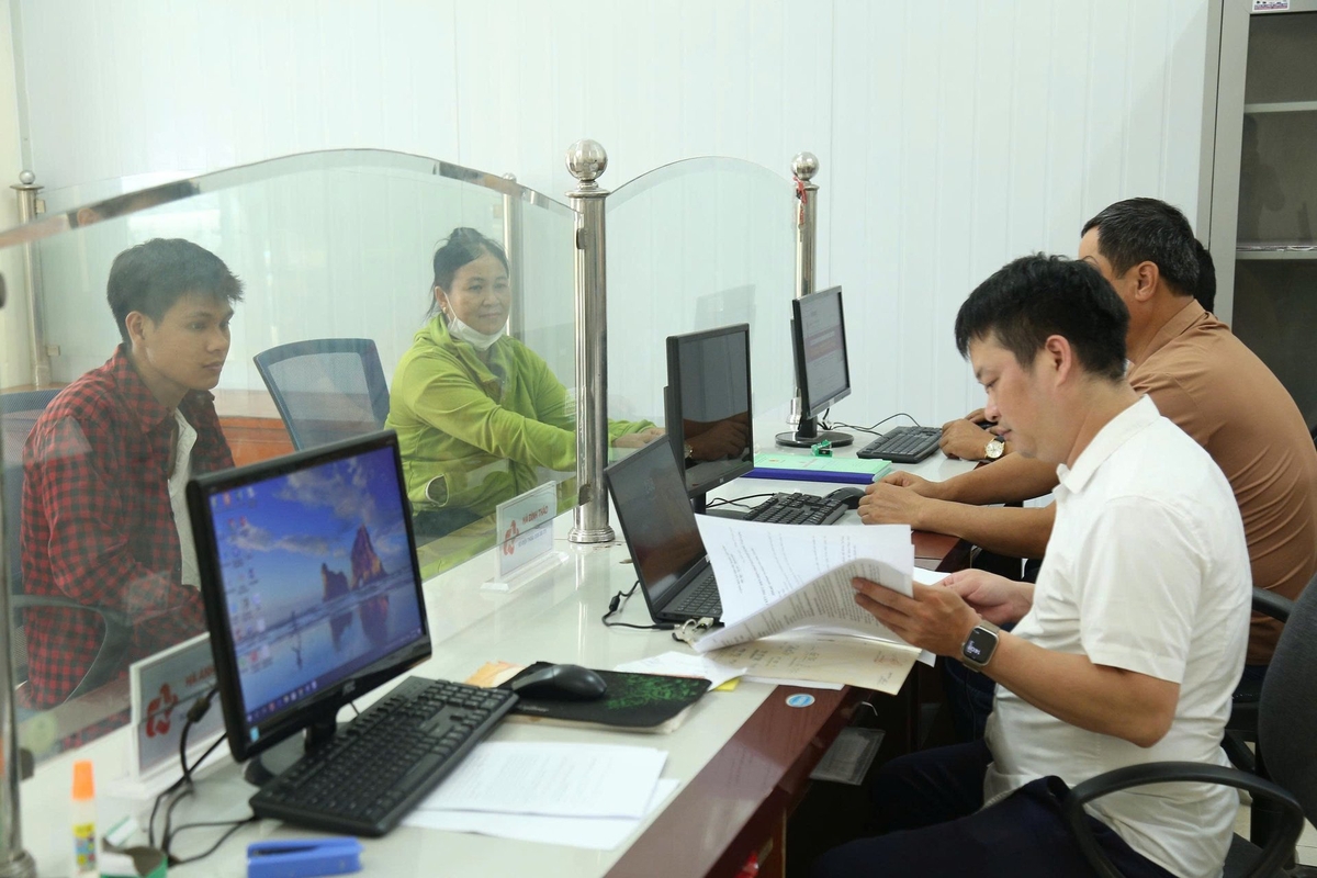 Chuyển đổi số giúp giải quyết thông suốt các thủ tục hành chính cho người dân. Ảnh: Thanh Tiến.