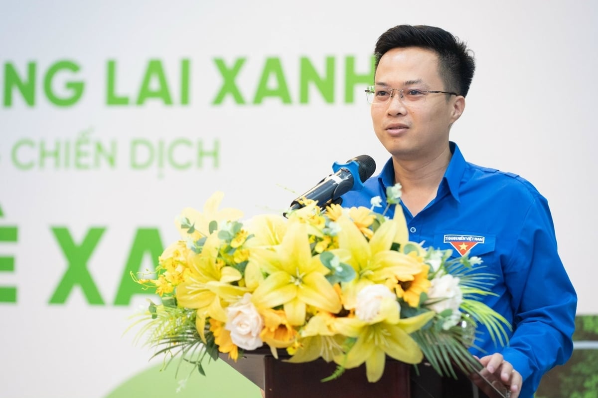 Đồng chí Tạ Hồng Sơn - Ủy viên Ban chấp hành Trung ương Đoàn, Bí thư Đoàn Thanh niên Bộ Nông nghiệp và Môi trường phát biểu tại Hội thảo. Ảnh: Phương Linh.