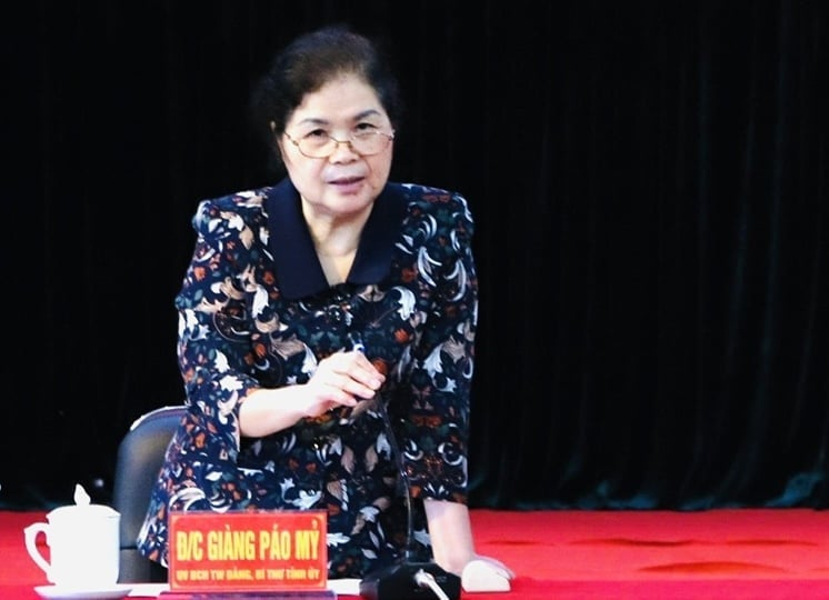 Bí thư Tỉnh ủy Lai Châu, bà Giàng Páo Mỷ tại buổi làm việc với phường Tân Phong. Ảnh: Chanh Nguyễn. Bí thư Tỉnh ủy Lai Châu, bà Giàng Páo Mỷ tại buổi làm việc với phường Tân Phong. Ảnh: Chanh Nguyễn.