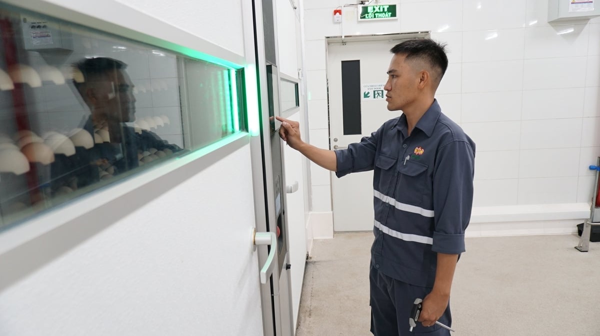 Nhà máy ấp trứng với công nghệ hiện đại, tự động hóa 100%, đảm bảo an toàn sinh học. Ảnh: Trần Trung. Nhà máy ấp trứng với công nghệ hiện đại, tự động hóa 100%, đảm bảo an toàn sinh học. Ảnh: Trần Trung.