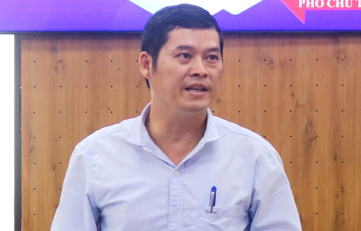Báo cáo viên Sở Tư pháp Gia Lai hướng dẫn nghiệp vụ giải quyết hồ sơ thủ tục hành chính đối với nhóm dịch vụ công liên thông đăng ký khai sinh và đăng ký khai tử. Ảnh: VPUBND tỉnh. Báo cáo viên Sở Tư pháp Gia Lai hướng dẫn nghiệp vụ giải quyết hồ sơ thủ tục hành chính đối với nhóm dịch vụ công liên thông đăng ký khai sinh và đăng ký khai tử. Ảnh: VPUBND tỉnh.