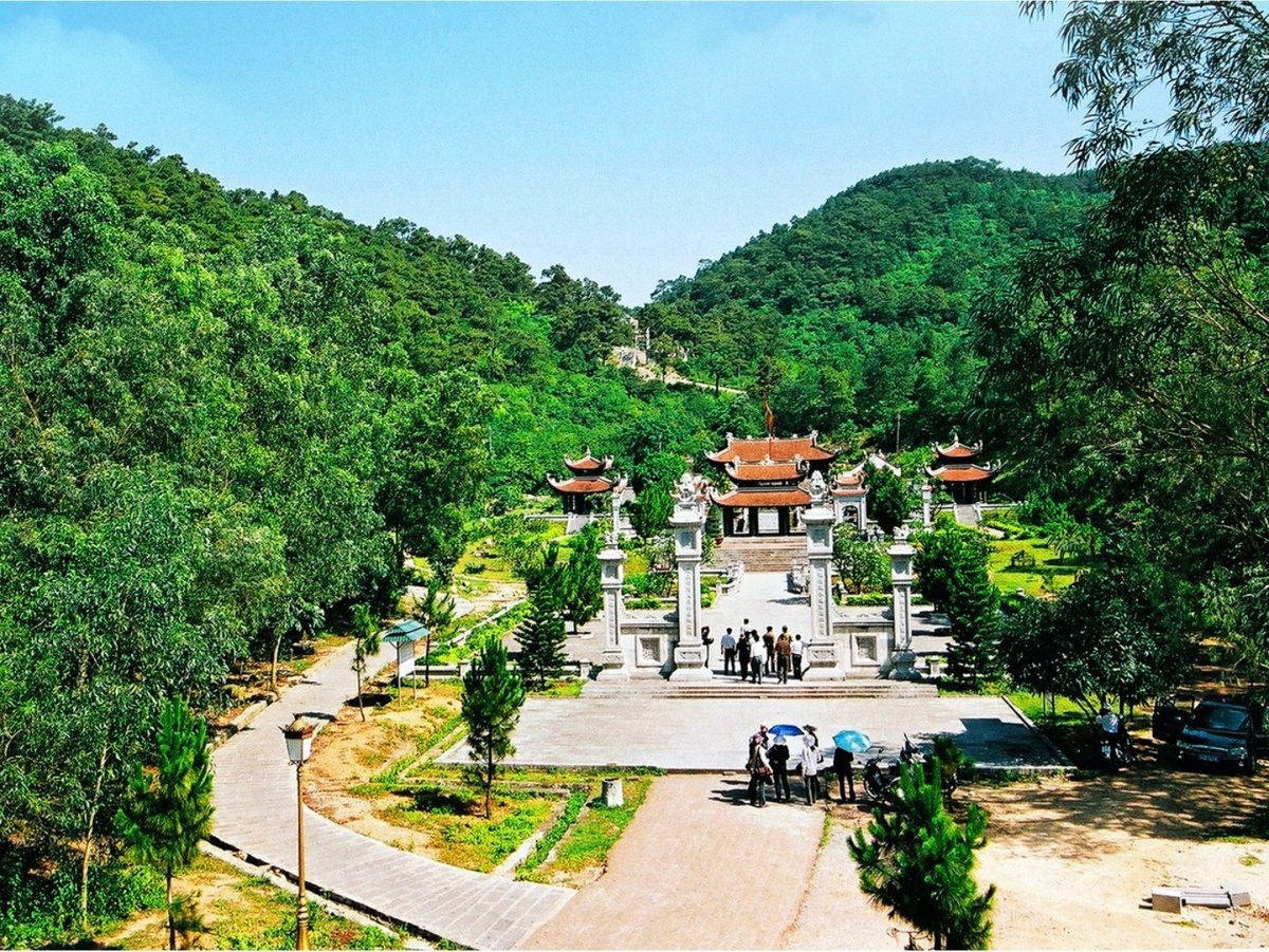 Đền thờ Nguyễn Trãi tại Côn Sơn. Ảnh: Sở VH-TT-DL Hải Phòng. Đền thờ Nguyễn Trãi tại Côn Sơn. Ảnh: Sở VH-TT-DL Hải Phòng.