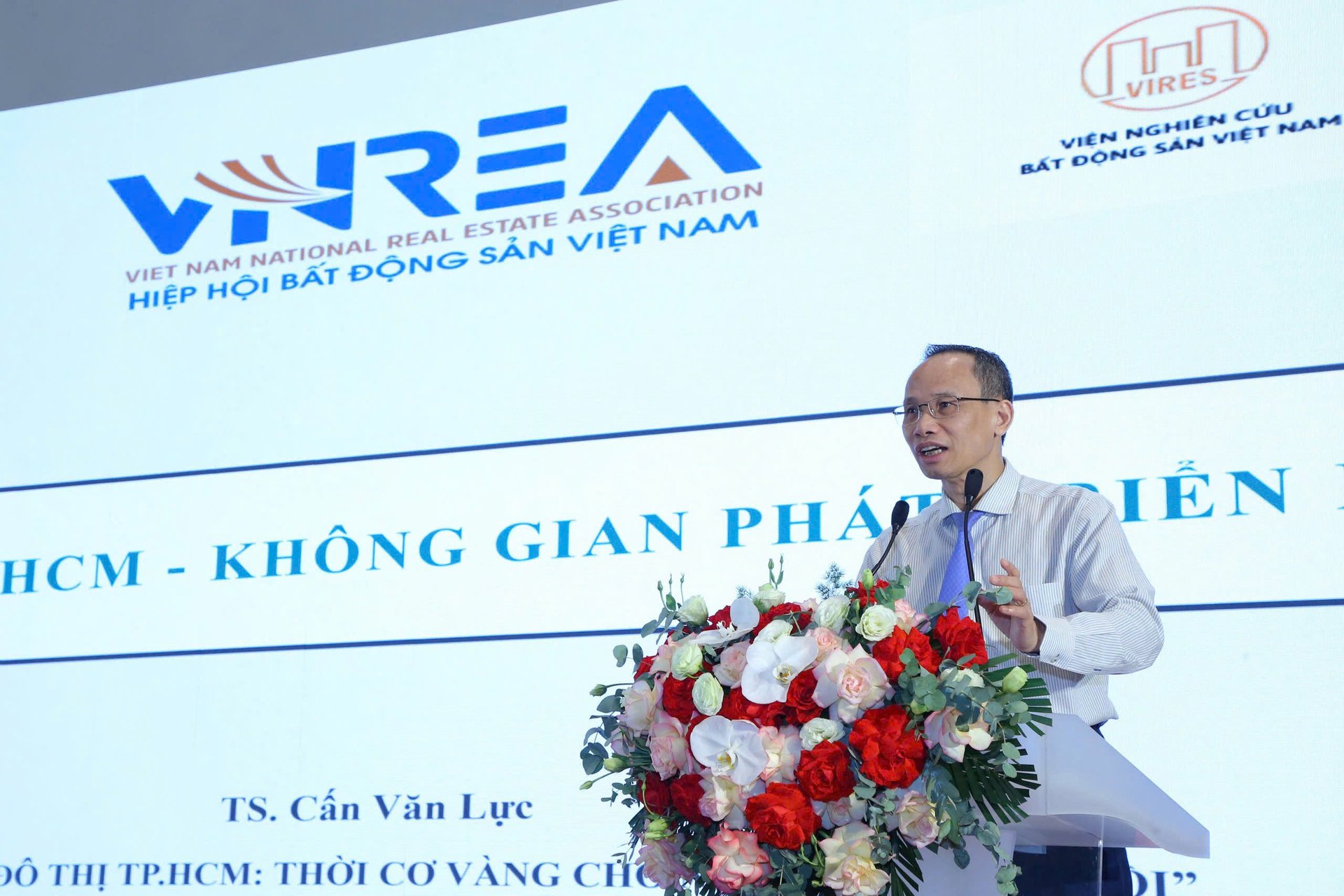 TS. Cấn Văn Lực, Thành viên Hội đồng tư vấn chính sách của Thủ tướng Chính phủ, Chuyên gia Kinh tế trưởng BIDV phân tích về tiềm năng của TP.HCM sau hợp nhất. Ảnh: Reatimes.