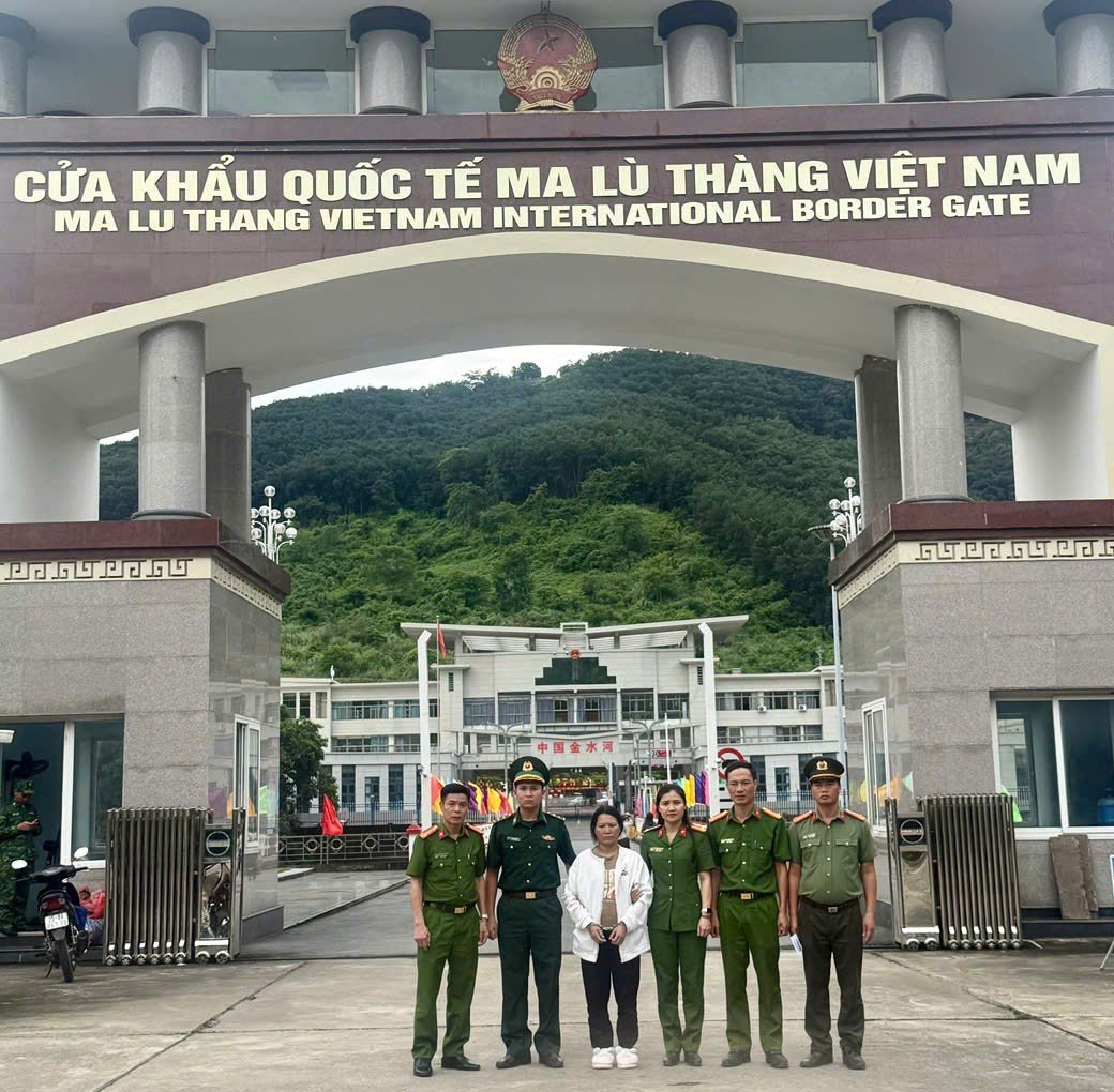 Đối tượng Vàng Gạ Lơ (SN 1986, trú tại xã Pa Ủ, huyện Mường Tè cũ, tỉnh Lai Châu) bị khởi tố từ năm 2018 về tội 'Tàng trữ trái phép chất ma túy', đã bị bắt giữ sau 7 năm lẩn trốn. Ảnh: Văn Thiệp.  
