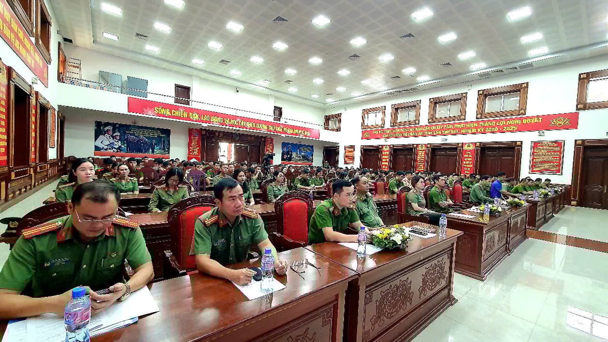 Tham dự Lễ phát động có đông đủ các cán bộ chiến sĩ Công an tỉnh Đắk Lắk. Ảnh: Sỹ Đức. Tham dự Lễ phát động có đông đủ các cán bộ chiến sĩ Công an tỉnh Đắk Lắk. Ảnh: Sỹ Đức.