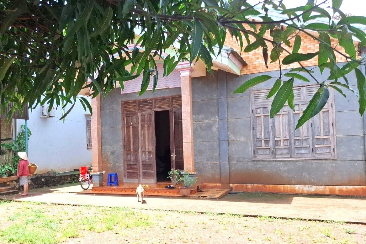 Căn nhà xây khang trang của già Rơ Mah Blơi. Ảnh: Đăng Lâm. Căn nhà xây khang trang của già Rơ Mah Blơi. Ảnh: Đăng Lâm.