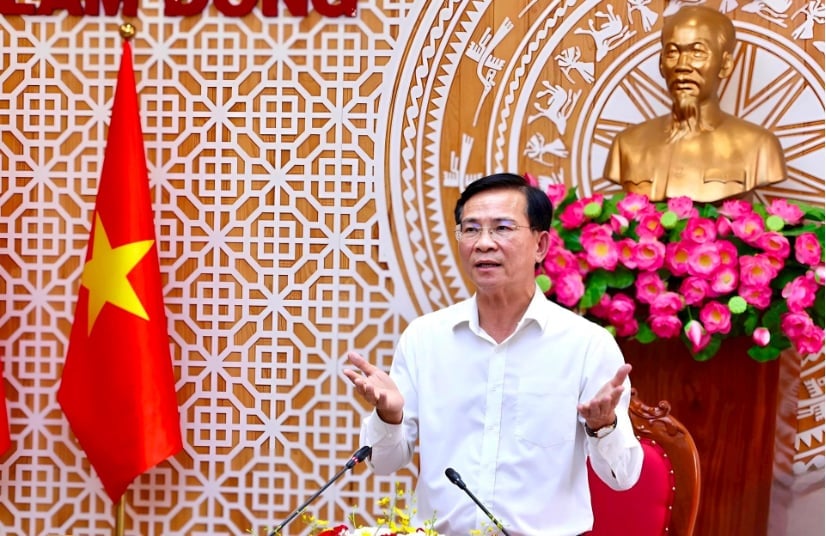 Chủ tịch UBND tỉnh Lâm Đồng Hồ Văn Mười định hướng xây dựng thương hiệu du lịch đặc trưng với ba trụ cột gồm: Lâm Đồng ngàn hoa, Lâm Đồng biển xanh và Lâm Đồng đại ngàn. Ảnh: UBND tỉnh Lâm Đồng. Chủ tịch UBND tỉnh Lâm Đồng Hồ Văn Mười định hướng xây dựng thương hiệu du lịch đặc trưng với ba trụ cột gồm: Lâm Đồng ngàn hoa, Lâm Đồng biển xanh và Lâm Đồng đại ngàn. Ảnh: UBND tỉnh Lâm Đồng.