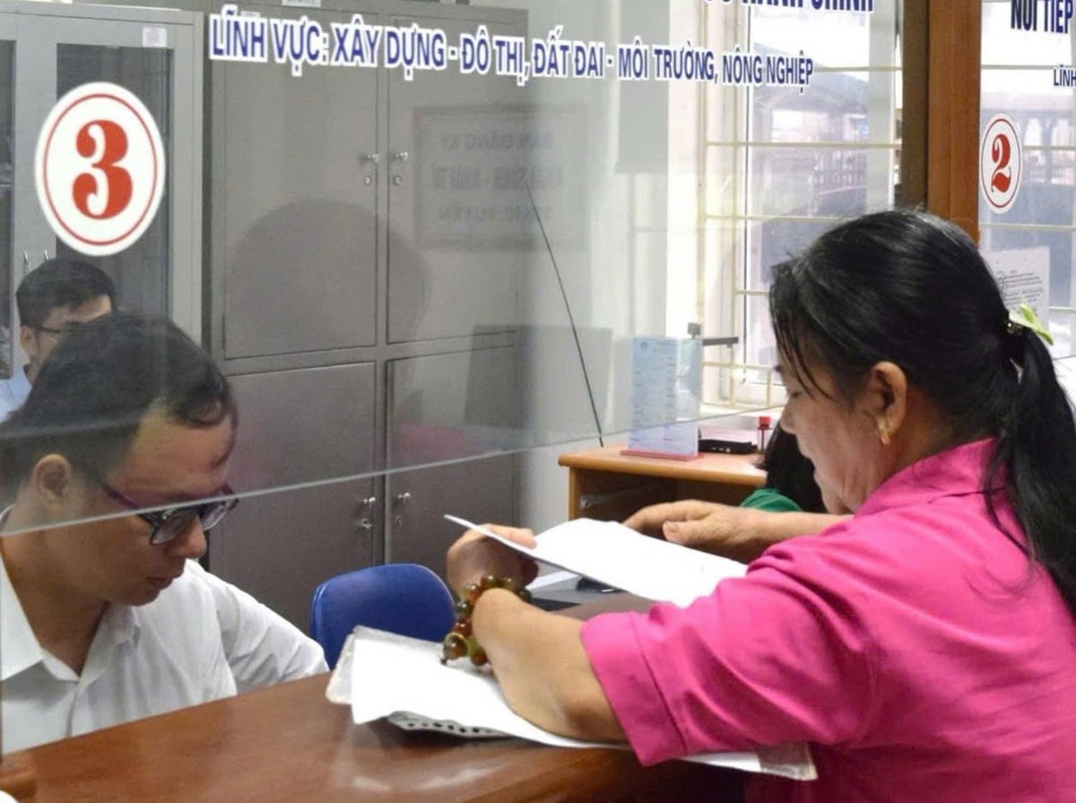 Việc phân cấp, phân quyền đã làm rõ vai trò từng cấp, từng vị trí nhằm bảo đảm thống nhất, minh bạch và hiệu quả trong tổ chức thực hiện chính quyền địa phương hai cấp. Ảnh: Trường Giang. Việc phân cấp, phân quyền đã làm rõ vai trò từng cấp, từng vị trí nhằm bảo đảm thống nhất, minh bạch và hiệu quả trong tổ chức thực hiện chính quyền địa phương hai cấp. Ảnh: Trường Giang.