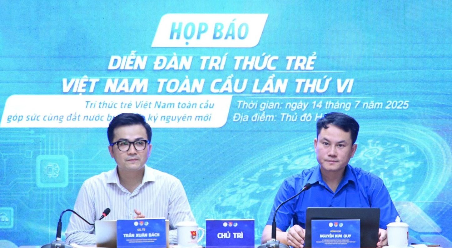 Phó Chủ tịch Thường trực Hội Liên hiệp Thanh niên Việt Nam Nguyễn Kim Quy (phải) và GS.TS Trần Xuân Bách (trái) chủ trì buổi họp báo. Ảnh: Minh Hà. Phó Chủ tịch Thường trực Hội Liên hiệp Thanh niên Việt Nam Nguyễn Kim Quy (phải) và GS.TS Trần Xuân Bách (trái) chủ trì buổi họp báo. Ảnh: Minh Hà.