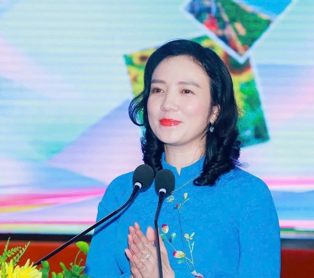 Bà Trần Thị Mỹ Hạnh, Giám đốc Sở Văn hóa, Thể thao và Du lịch tỉnh Nghệ An phát động cuộc thi ảnh, video 'Nghệ An hạnh phúc - Happy Nghệ An 2025'. Ảnh: Đình Tiệp. Bà Trần Thị Mỹ Hạnh, Giám đốc Sở Văn hóa, Thể thao và Du lịch tỉnh Nghệ An phát động cuộc thi ảnh, video 'Nghệ An hạnh phúc - Happy Nghệ An 2025'. Ảnh: Đình Tiệp.