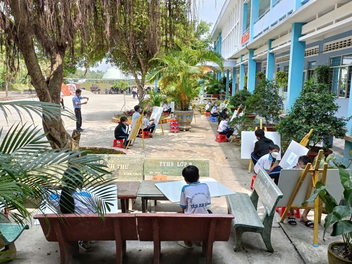 Hưởng ứng Ngày Thế giới không thuốc lá hàng năm, Trường THCS Tân An Hội đều tổ chức cho học sinh vẽ tranh cổ động phòng, chống tác hại của thuốc lá. Ảnh: Lê Hùng. Hưởng ứng Ngày Thế giới không thuốc lá hàng năm, Trường THCS Tân An Hội đều tổ chức cho học sinh vẽ tranh cổ động phòng, chống tác hại của thuốc lá. Ảnh: Lê Hùng.