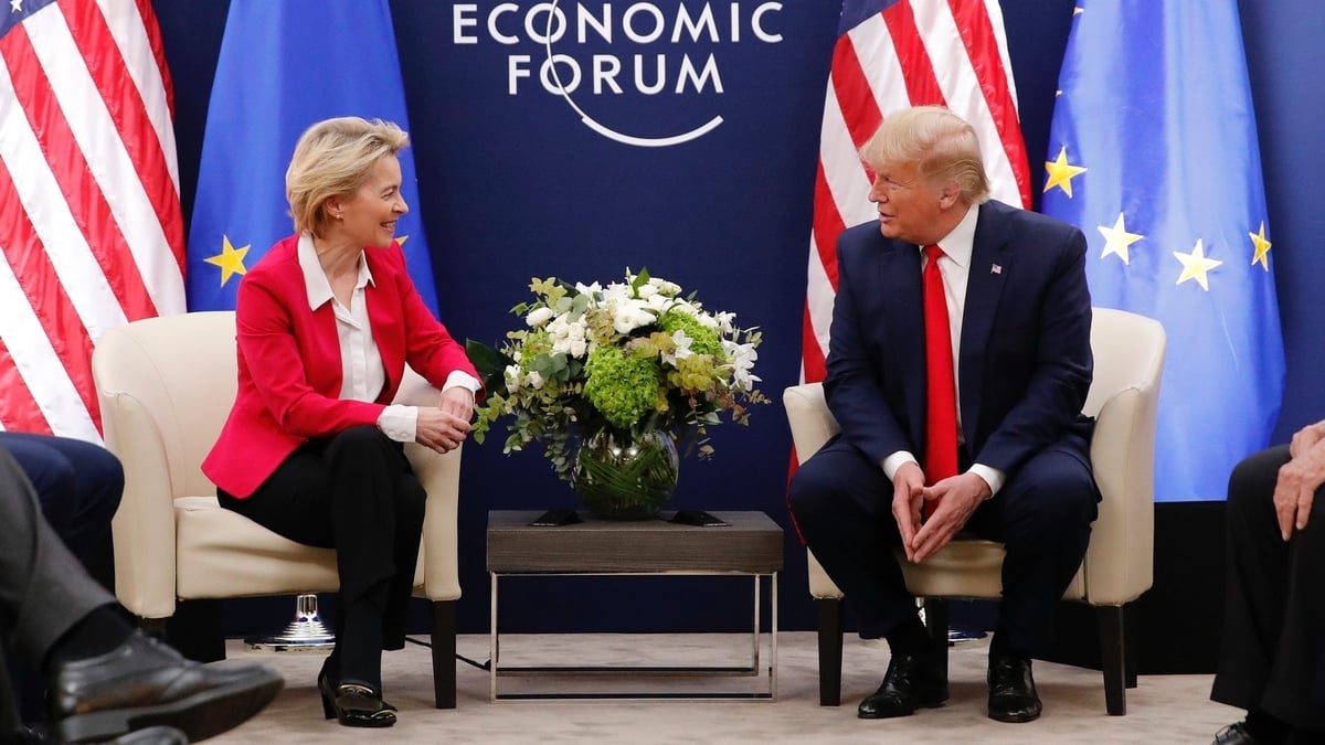 Chủ tịch Ủy ban châu Âu Ursula von der Leyen và Tổng thống Mỹ Donald Trump. Ảnh: EPA.