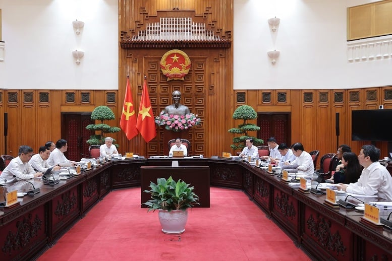 Thủ tướng nhấn mạnh, việc xây dựng, hoàn thiện thể chế, pháp luật cần kịp thời thể chế hóa đầy đủ chủ trương, đường lối của Đảng, chính sách của Nhà nước. Ảnh: Nhật Bắc. Thủ tướng nhấn mạnh, việc xây dựng, hoàn thiện thể chế, pháp luật cần kịp thời thể chế hóa đầy đủ chủ trương, đường lối của Đảng, chính sách của Nhà nước. Ảnh: Nhật Bắc.