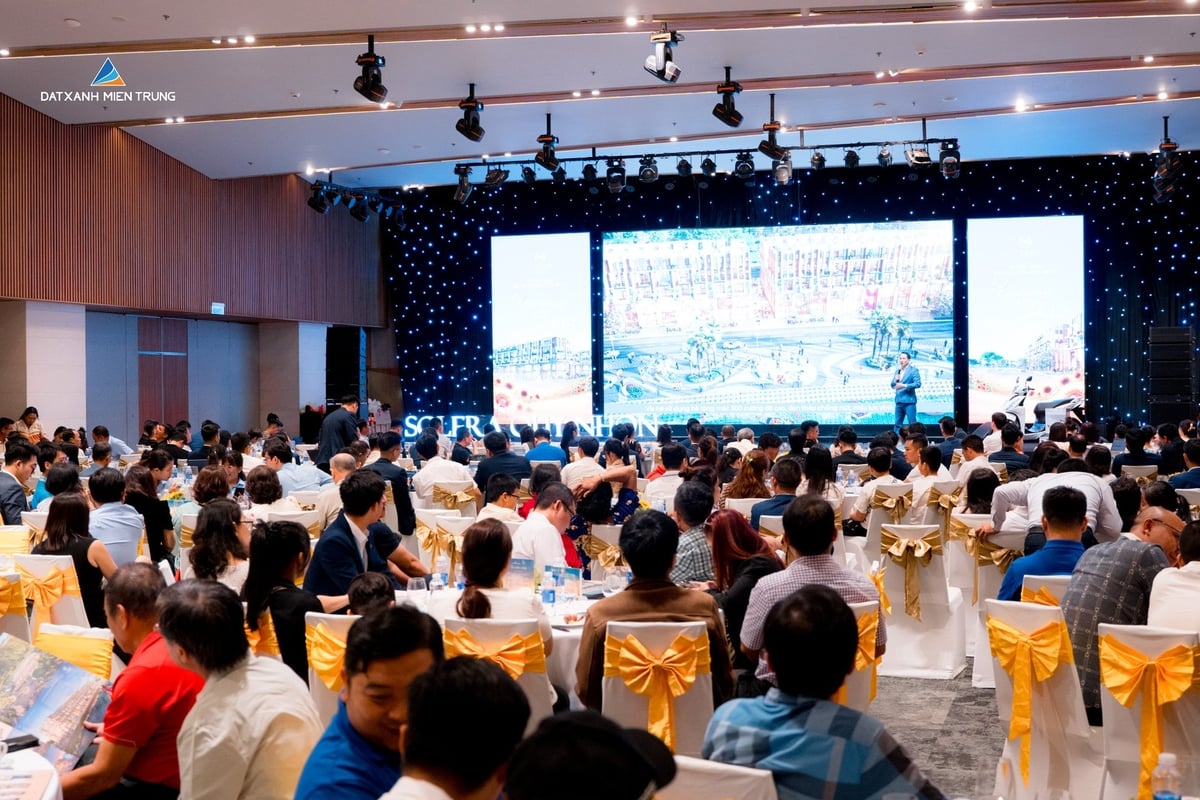 Sự kiện mở bán Solera Quy Nhơn quy tụ hơn 300 khách hàng tham dự và giao dịch hết 59 sản phẩm chỉ trong 30 phút mở bán. Ảnh: Đất Xanh Miền Trung. Sự kiện mở bán Solera Quy Nhơn quy tụ hơn 300 khách hàng tham dự và giao dịch hết 59 sản phẩm chỉ trong 30 phút mở bán. Ảnh: Đất Xanh Miền Trung.
